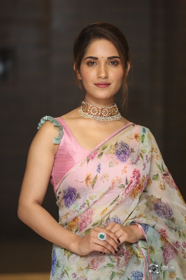 Ruhani-Sharma-at-Hit-Movie-Pre-Release-Event